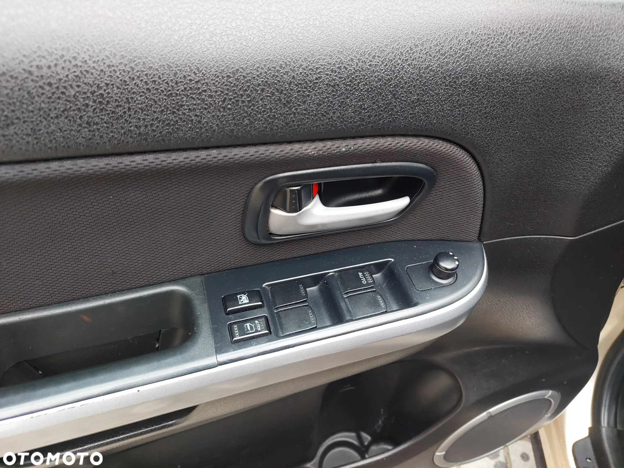 Suzuki Grand Vitara 2.4 Premium - 14