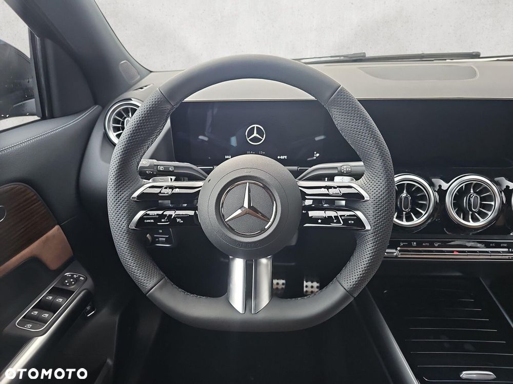 Mercedes-Benz GLA - 15