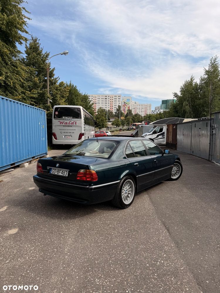 BMW Seria 7 740i - 3