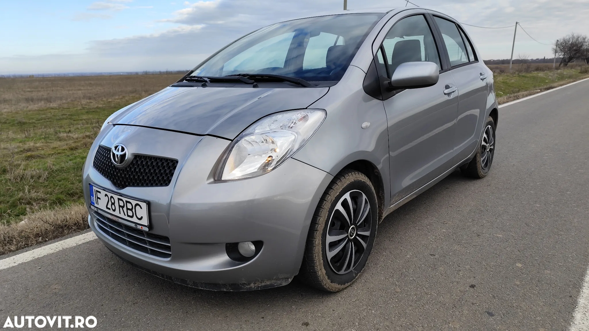 Toyota Yaris 1.3 VVT-i Multi Mode Sol - 2