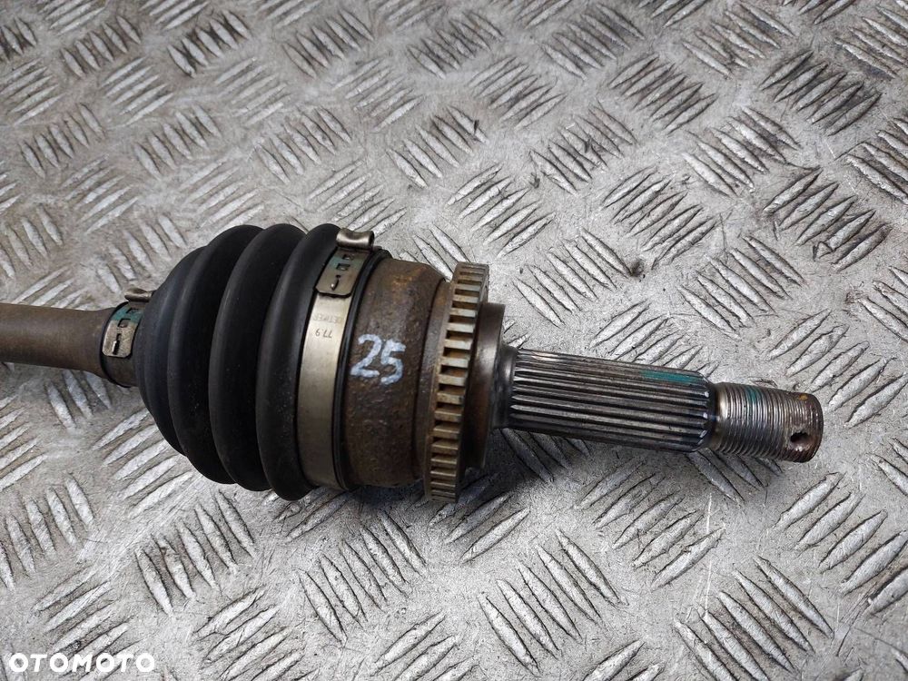 PÓŁOŚ LEWY PRZÓD HYUNDAI I20 I 1.2 16V - 2