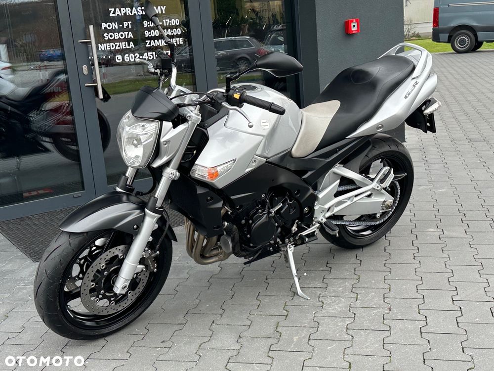 Suzuki GSR - 25