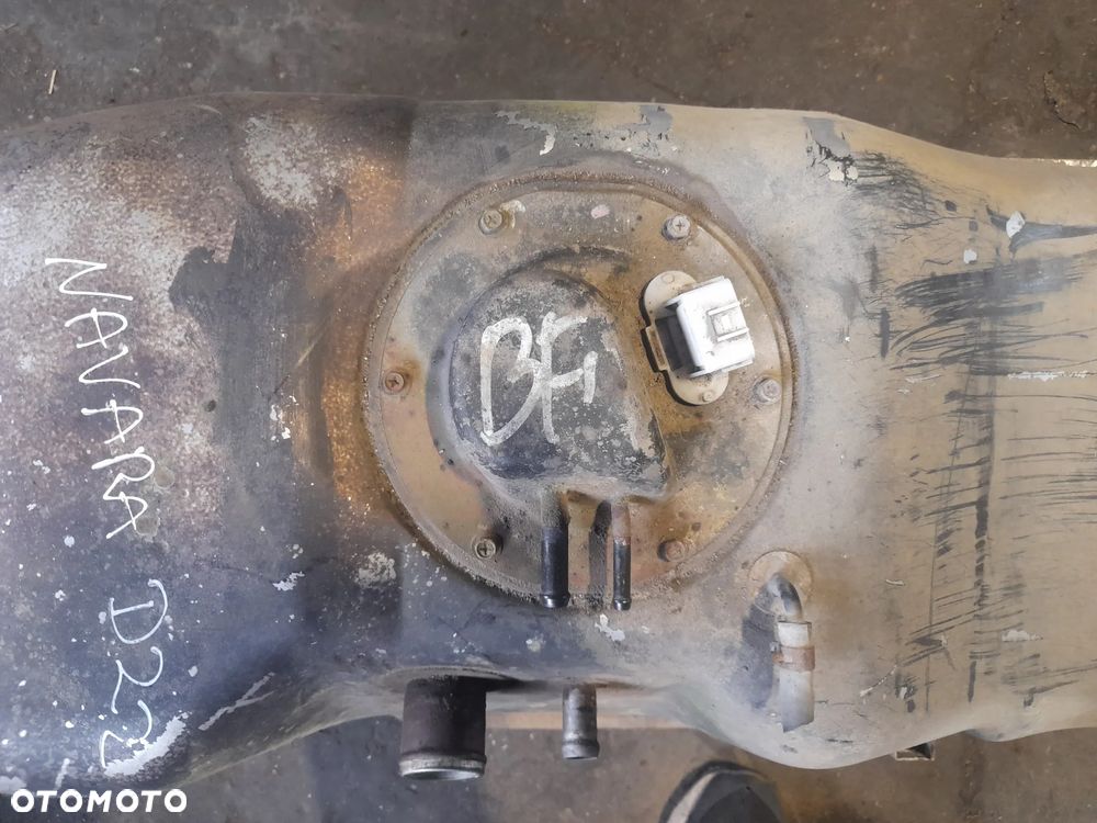 Bak zbiornik paliwa Nissan Navara D22 2.5 d - 3