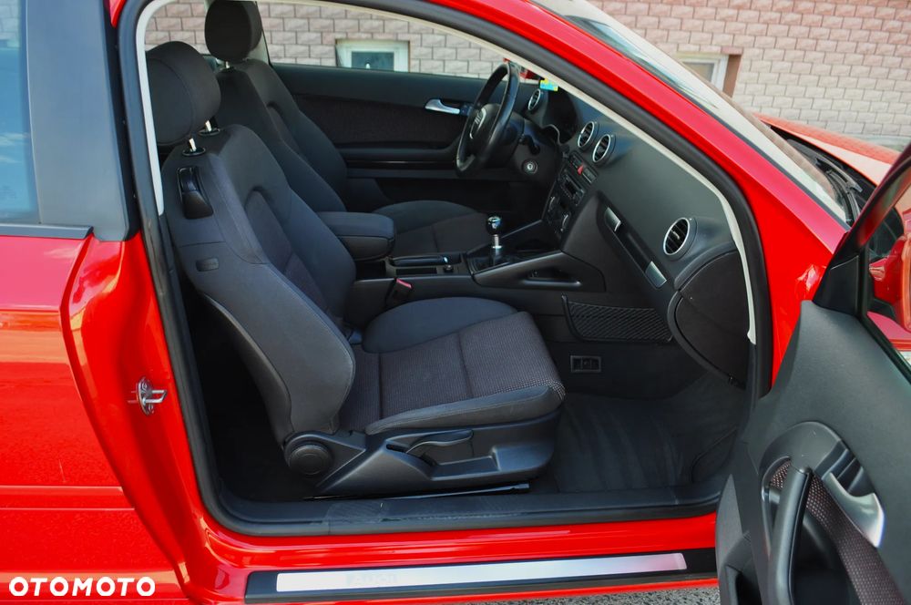Audi A3 3-drzwiowe 2.0 FSI Attraction - 22