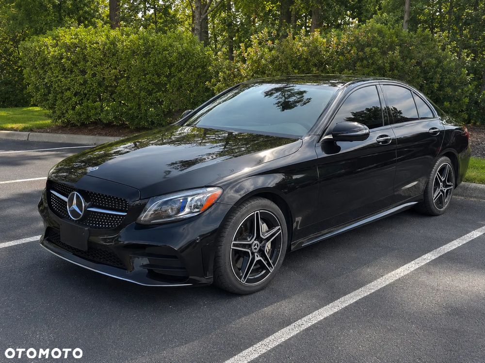 Mercedes-Benz Klasa C 300 9G-TRONIC - 2