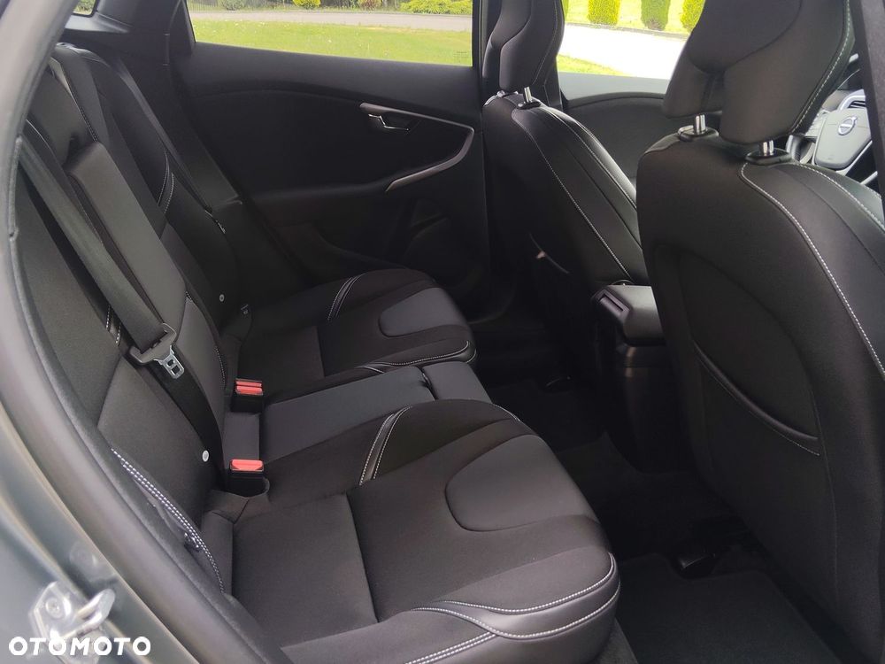 Volvo V40 T2 Momentum - 27