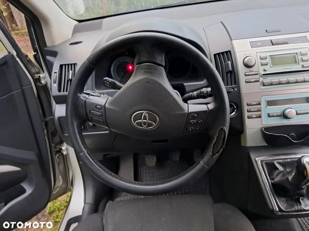 Toyota Corolla Verso 2.2 D-4D Prestige 7os - 4