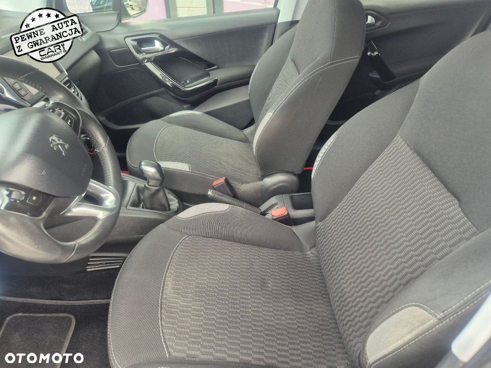Peugeot 208 - 13