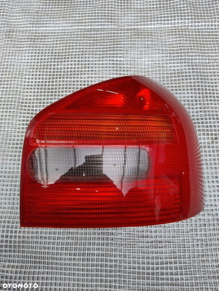 Audi a3 8L lampa prawa tył hatchback HB wysyłka OLX z wkładem  lampy - 1