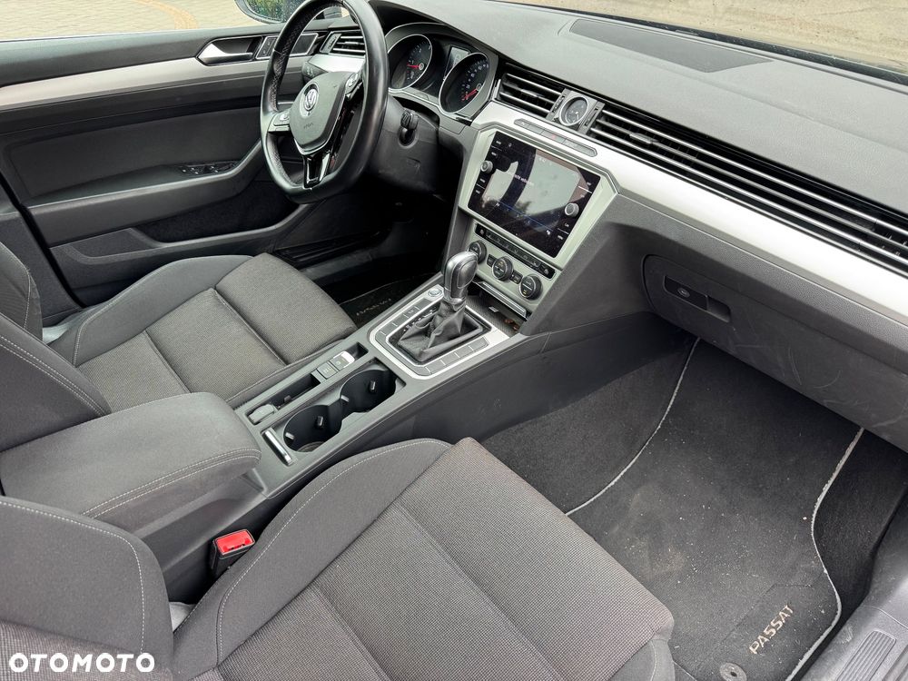 Volkswagen Passat 2.0 TDI SCR DSG Elegance - 5