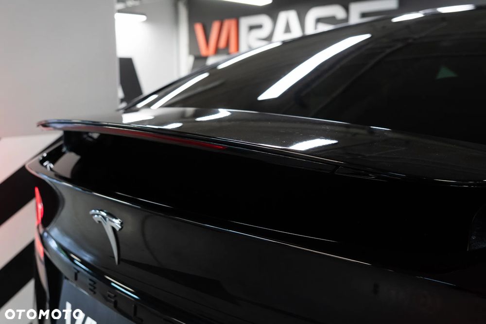 Tesla Model X - 23