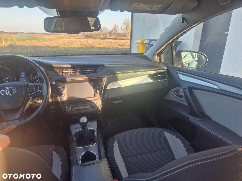 Toyota Avensis 1.8 Premium - 12