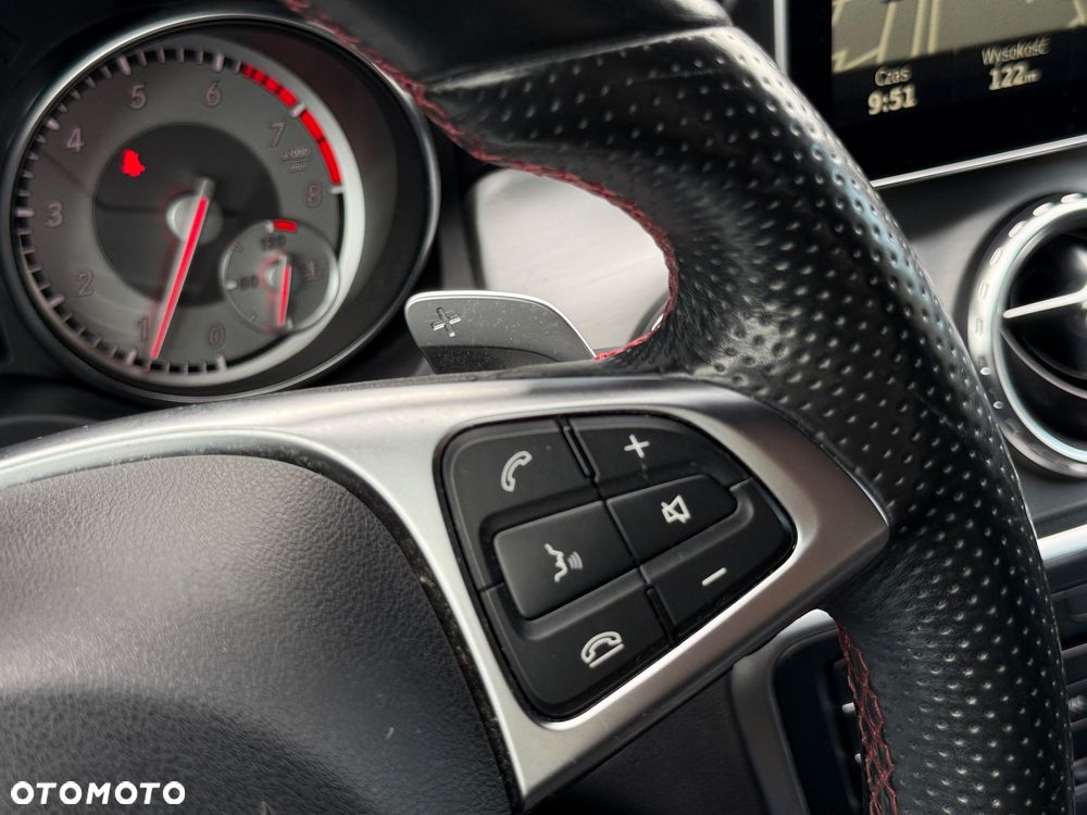 Mercedes-Benz GLA - 33