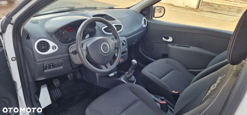 Renault Clio 1.2 16V 75 Expression - 8