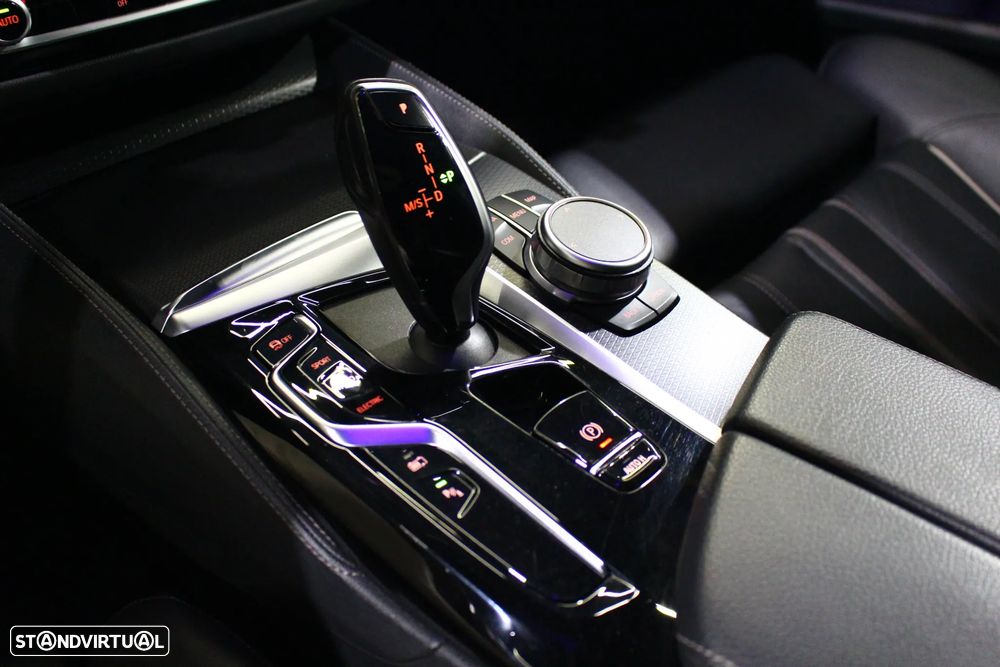 BMW 520 e Pack M - 38
