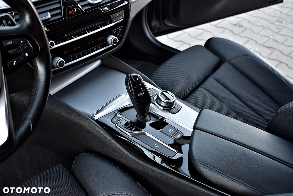BMW Seria 5 520i - 37