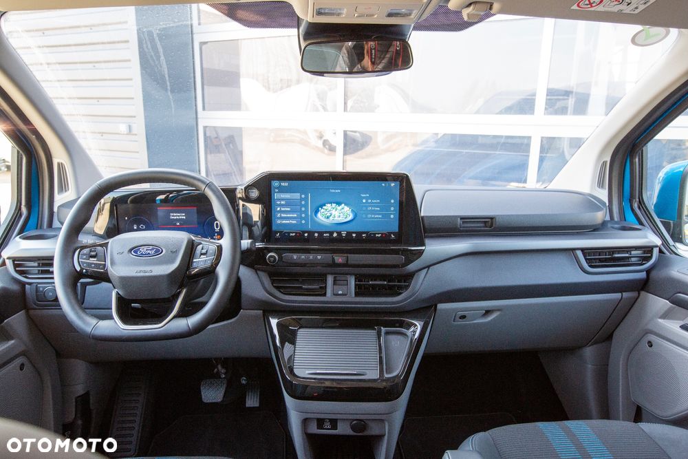 Ford Tourneo Custom - 13
