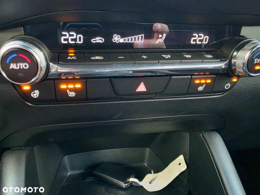 Mazda 3 e-SKYACTIV-G 140 M HYBRID HOMURA PLUS - 22