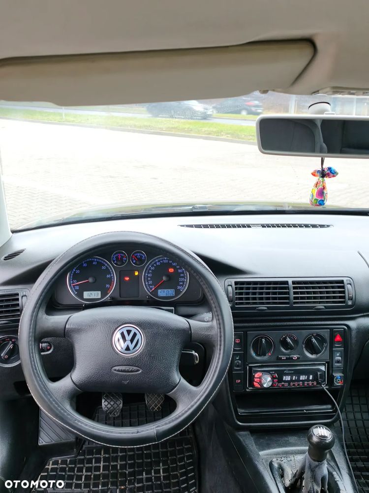 Volkswagen Passat Variant 1.8 5V Turbo - 17