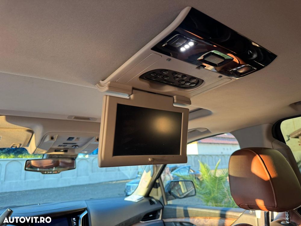 Cadillac Escalade - 11