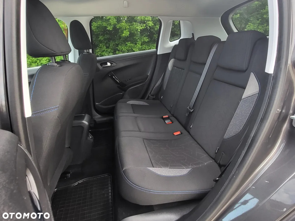 Peugeot 2008 1.2 Pure Tech GPF Signature S&S - 12