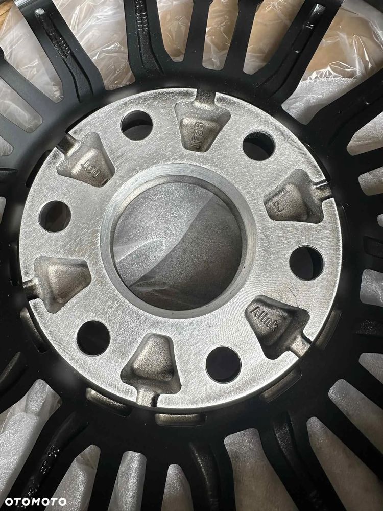 Felgi 20 Nissan Titan Nowe 20 x 8J et 35 - 4