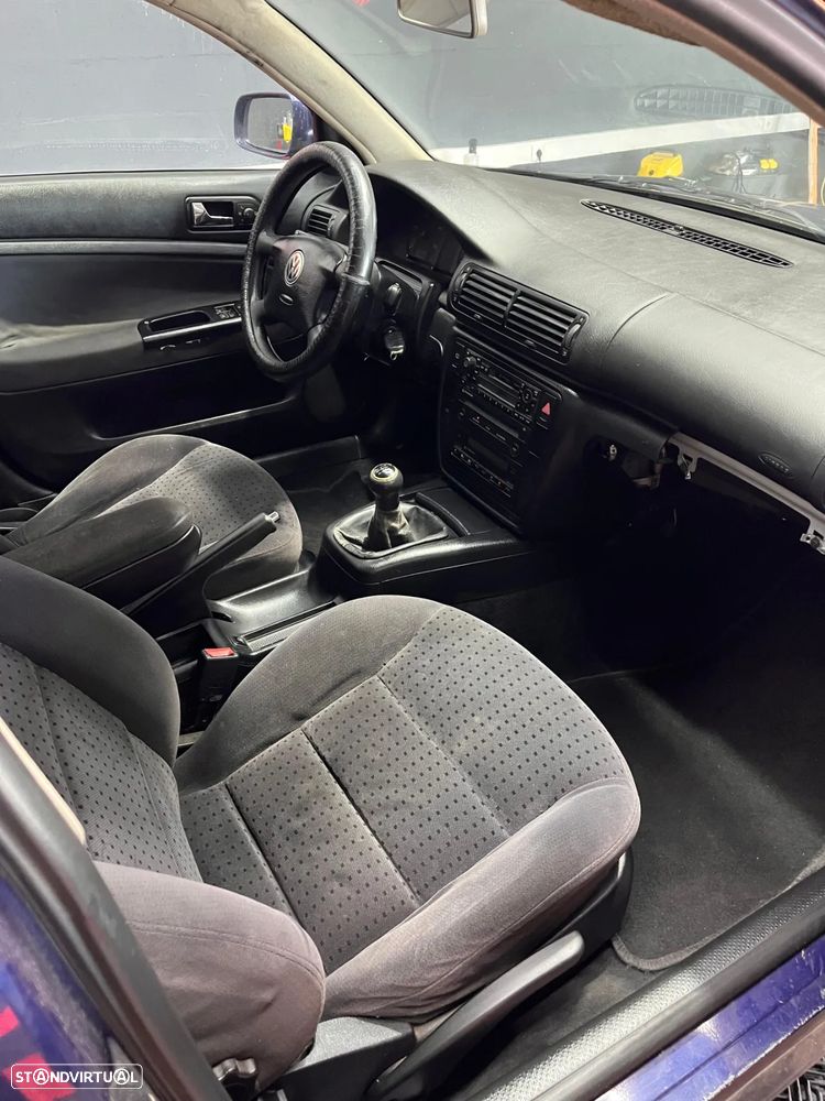 VW Passat 1.9 TDi Confortline - 6