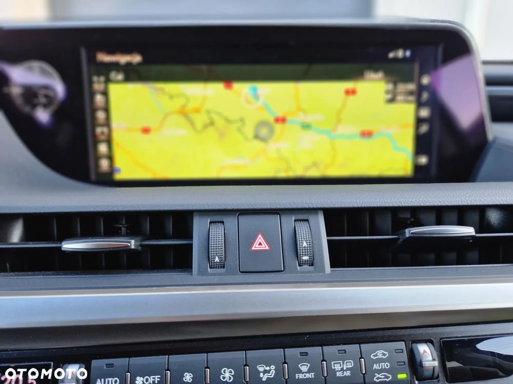 Lexus ES 300h Business Edition + - 13