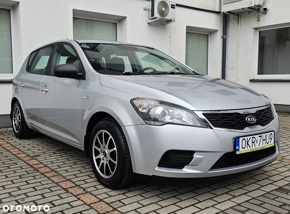 Kia Ceed 2010 photo 2