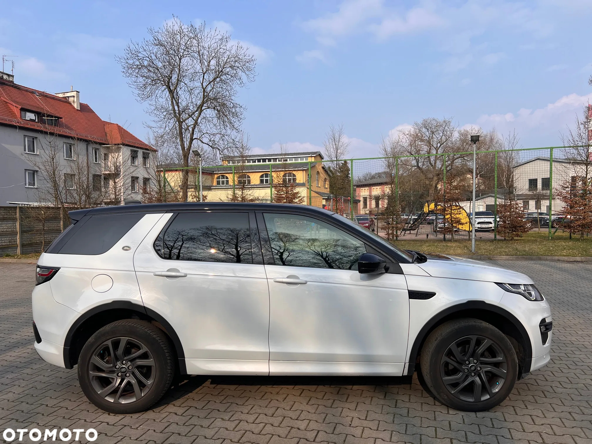 Land Rover Discovery Sport 2.0 D180 R-Dynamic HSE - 12