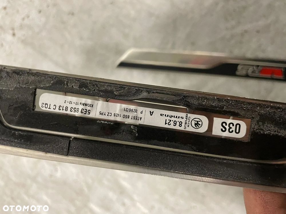 Skoda Octavia IV VRS listwa progu prawa lewa 5E3853814C - 2