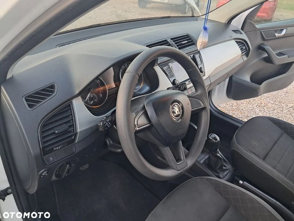 Skoda Fabia - 10