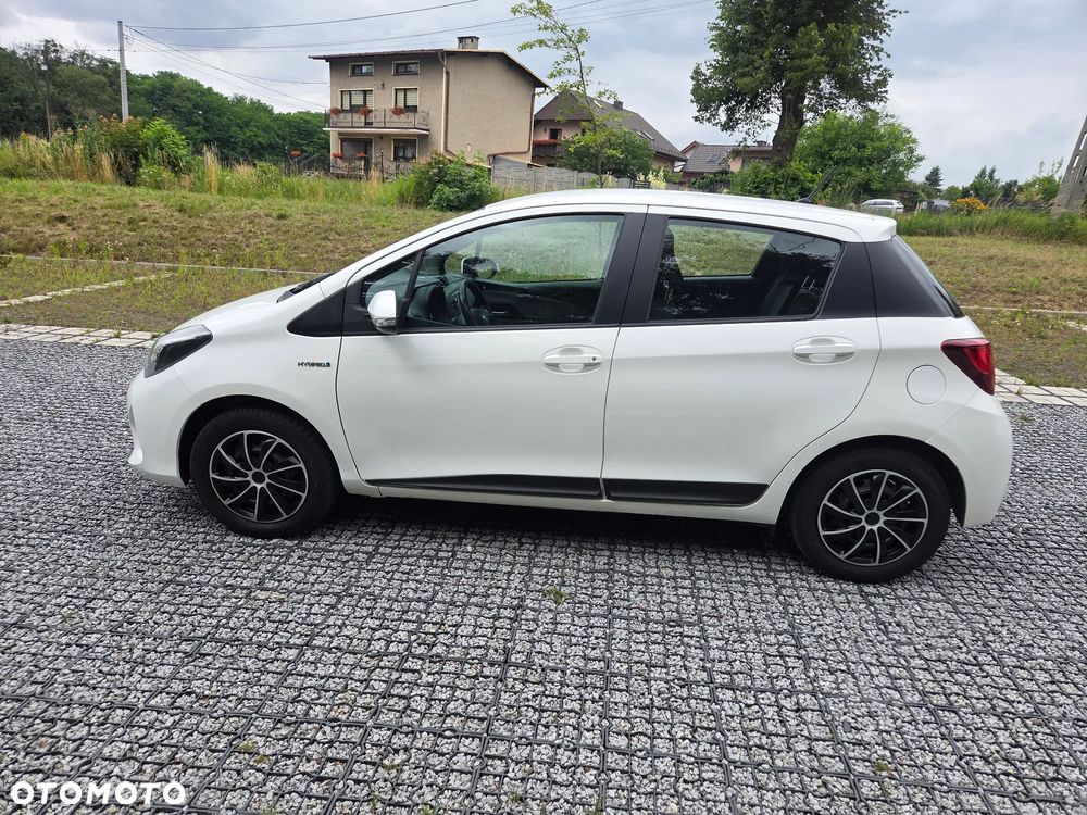 Toyota Yaris Hybrid 100 Sol - 9