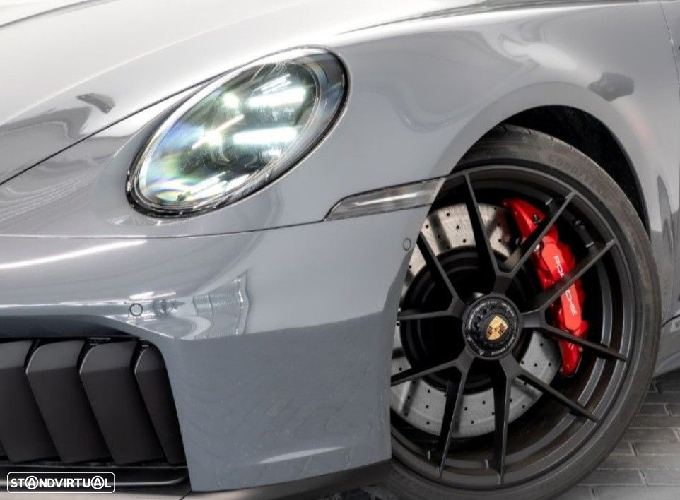 Porsche 911 (992) Carrera 4 GTS - 3