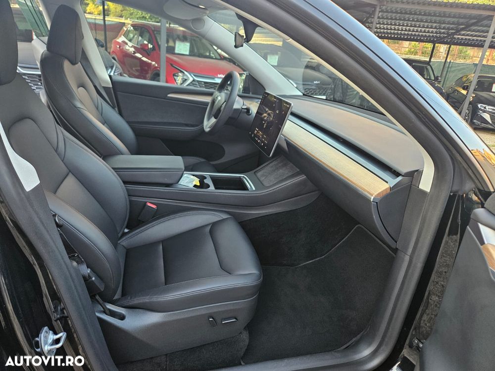 Tesla Model Y Long Range Dual Motor AWD - 12