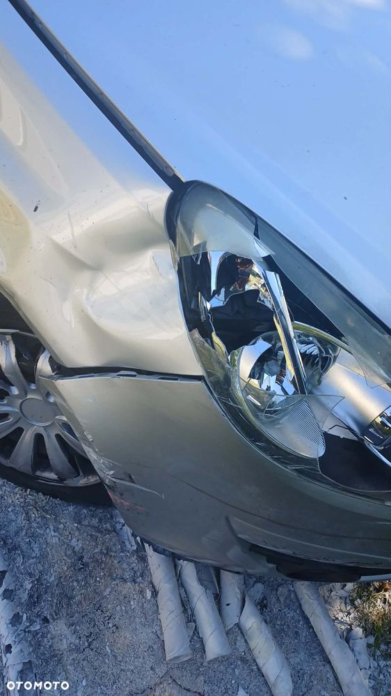 Opel Corsa 1.4 16V Cosmo - 3