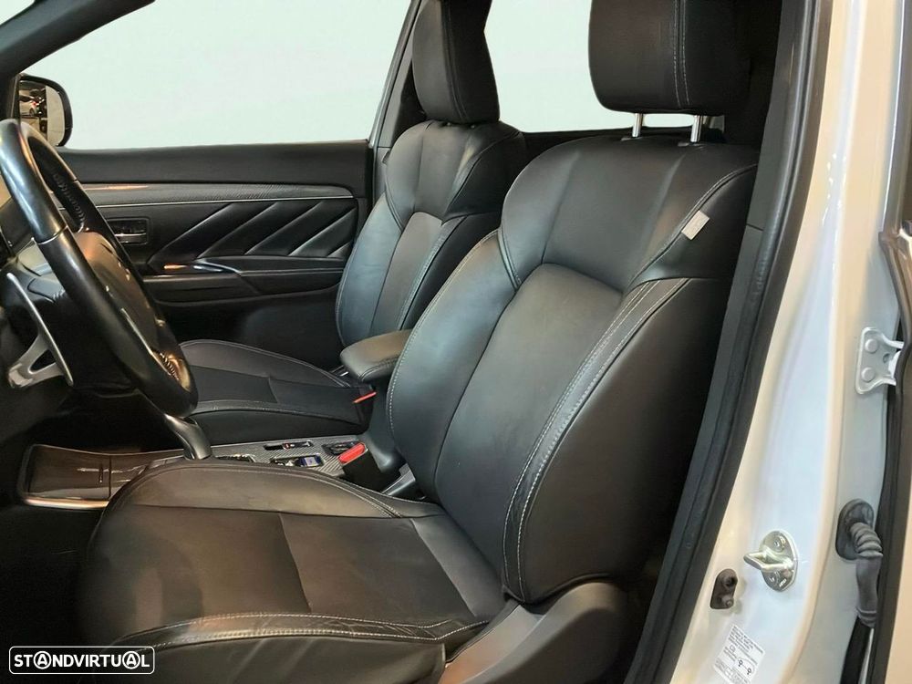 Mitsubishi Outlander - 14
