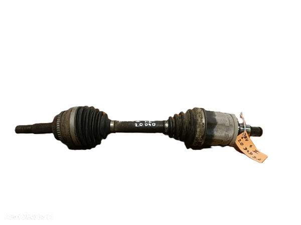 TOYOTA RAV4 II 00-05 2,0 D4D PÓŁOŚ PÓŁOŚKA LEWA EU *