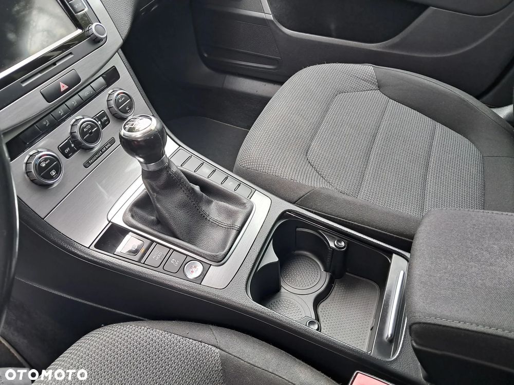 Volkswagen Passat - 16
