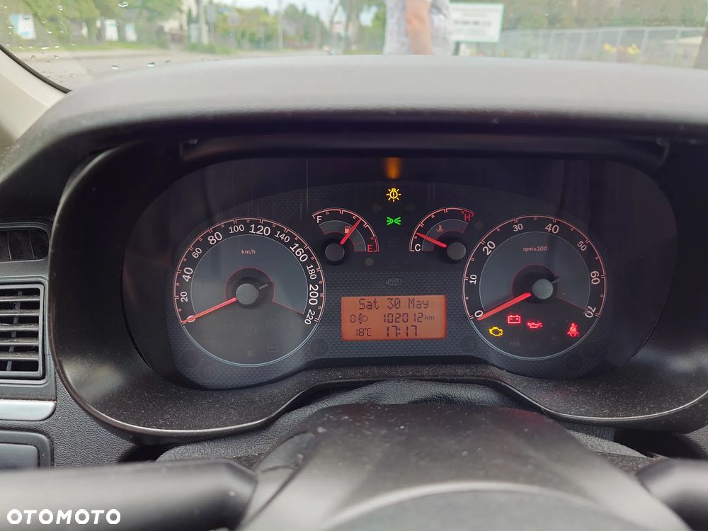 Fiat Linea 1.4 Dynamic Euro5 - 17