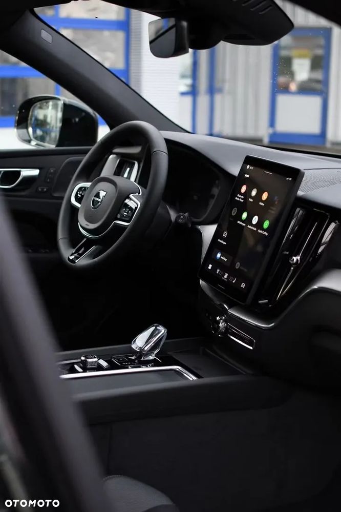 Volvo XC 60 B5 B AWD Plus Black Edition - 17