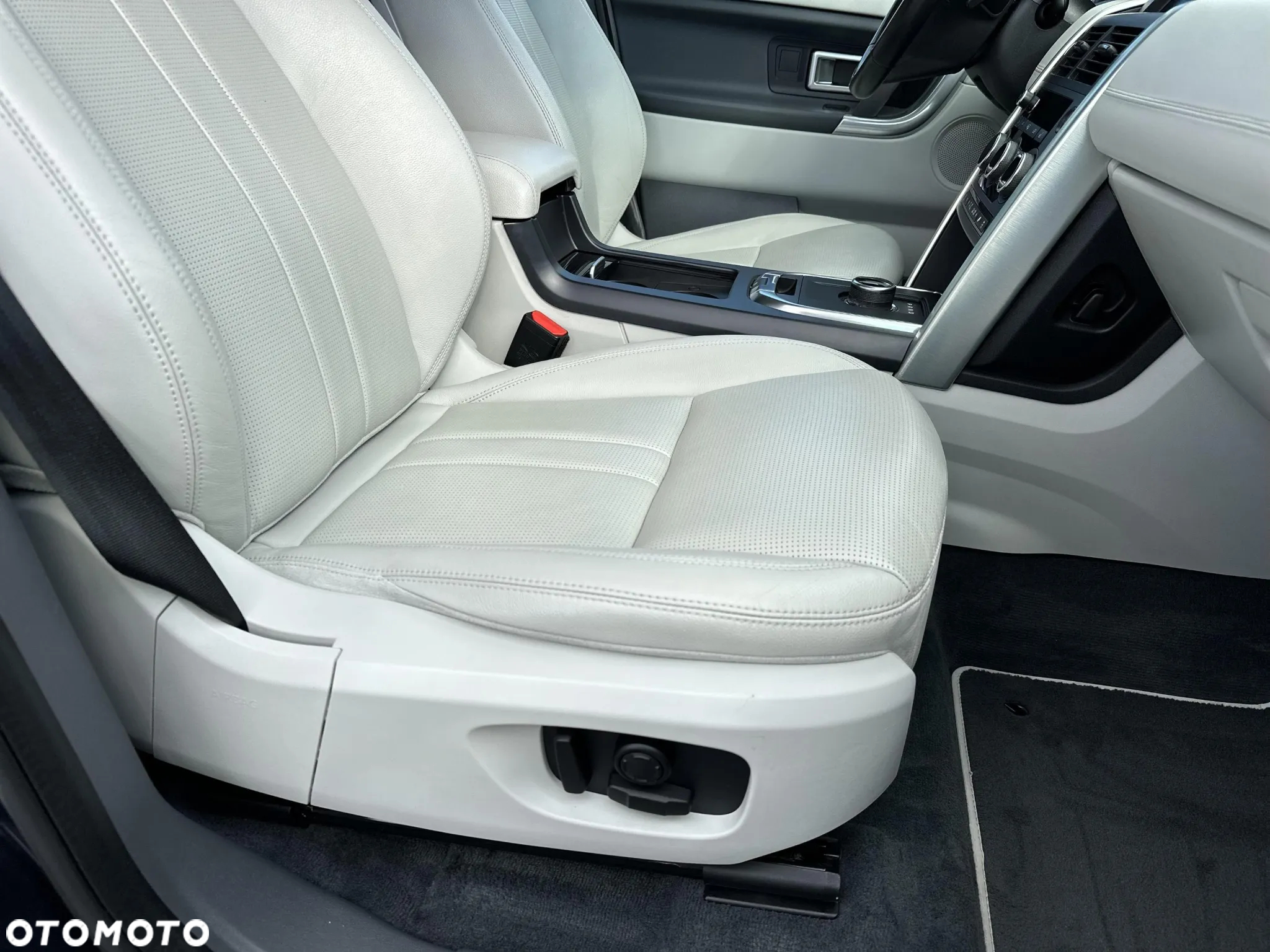 Land Rover Discovery Sport 2.0 TD4 SE - 31