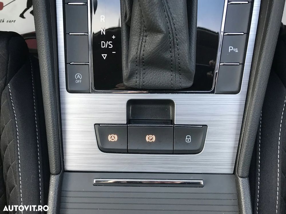 Skoda Superb 2.0 TDI DSG Ambition - 36