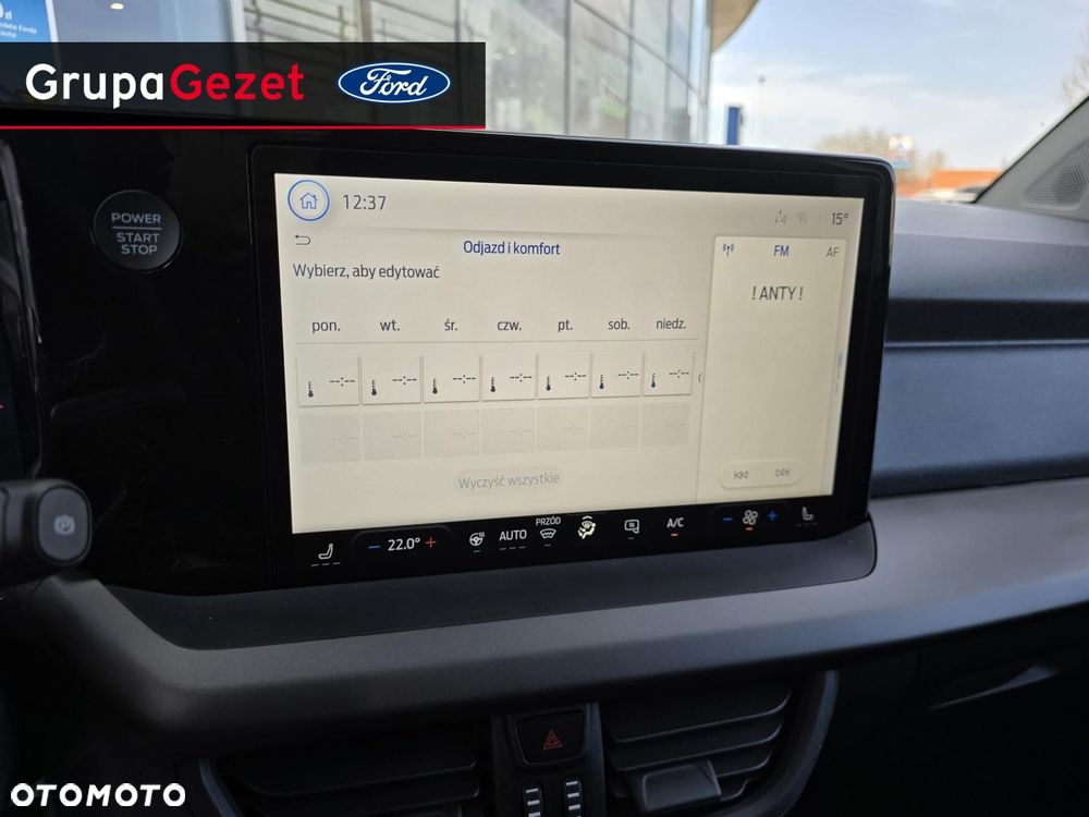 Ford Transit Courier - 27