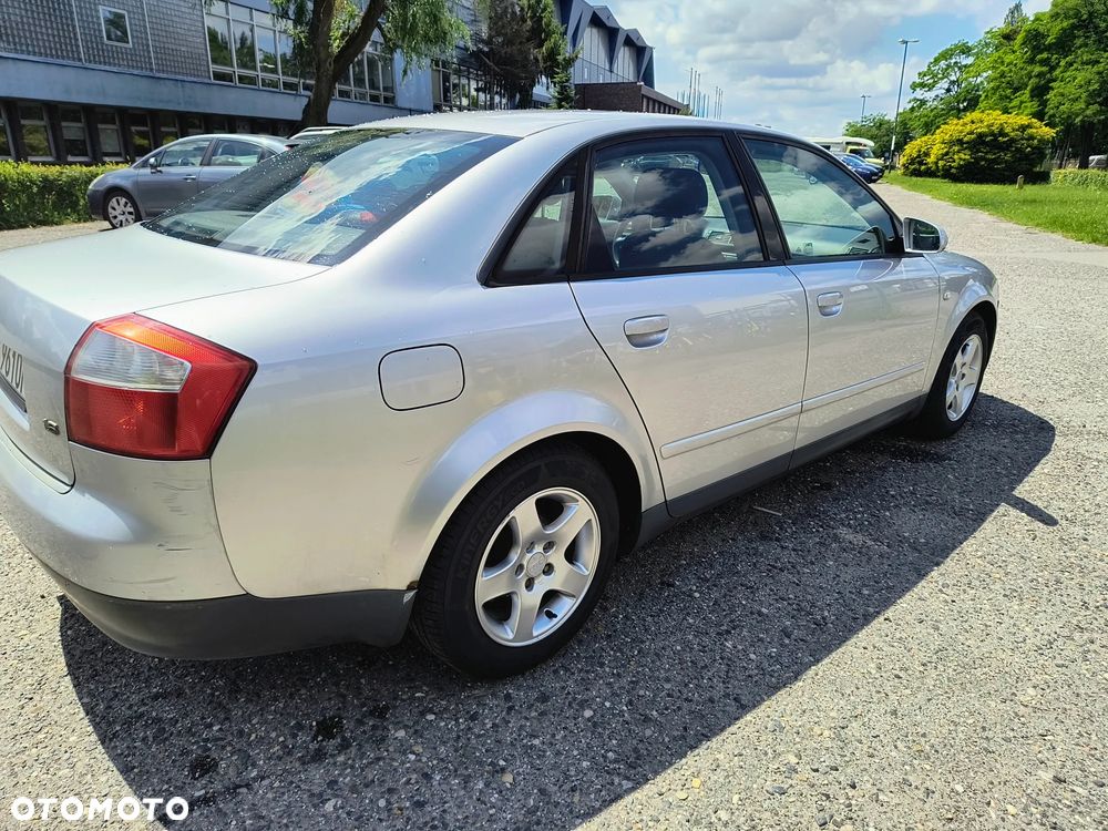 Audi A4 Limousine 1.6 - 6