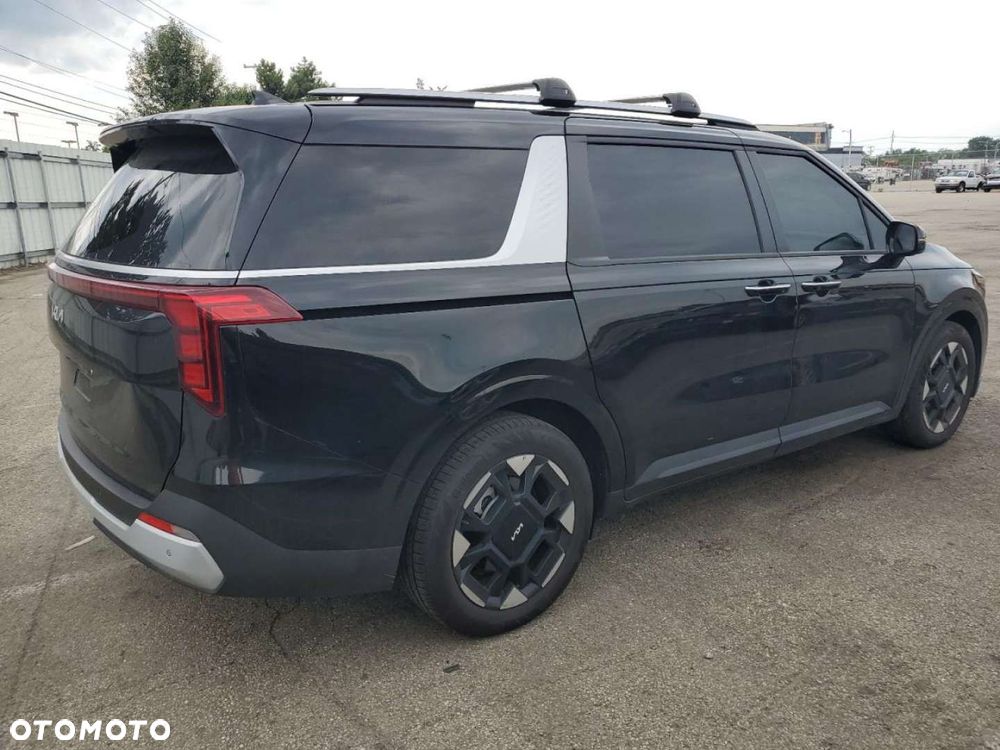 Kia Carnival - 10