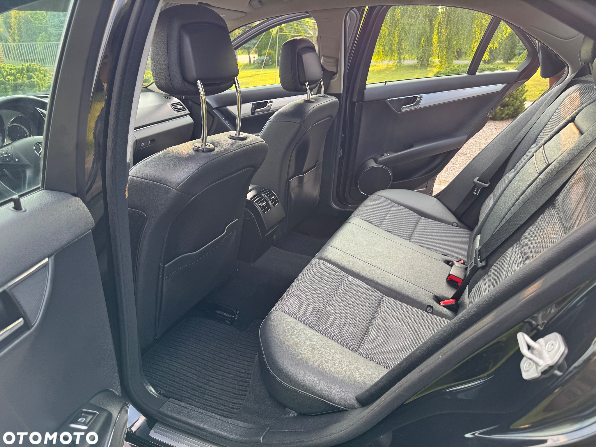 Mercedes-Benz Klasa C 180 T CGI Automatik BlueEFFICIENCY - 22