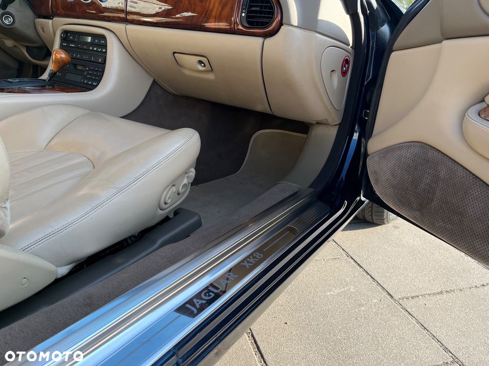 Jaguar XK8 - 17