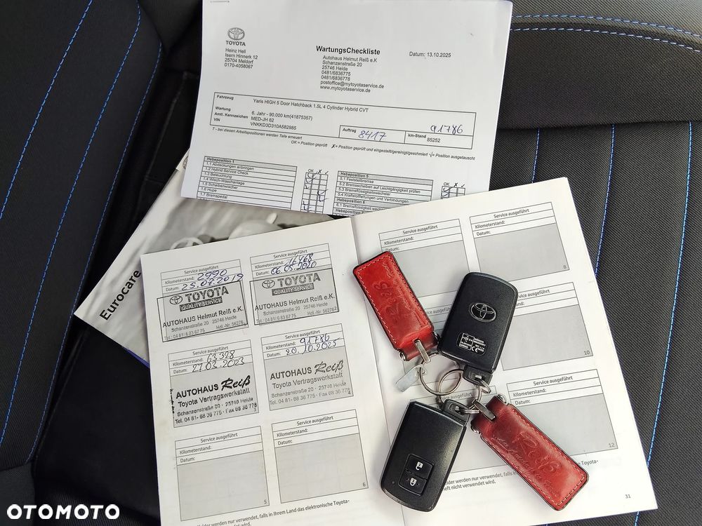 Toyota Yaris Hybrid 100 Premium - 38