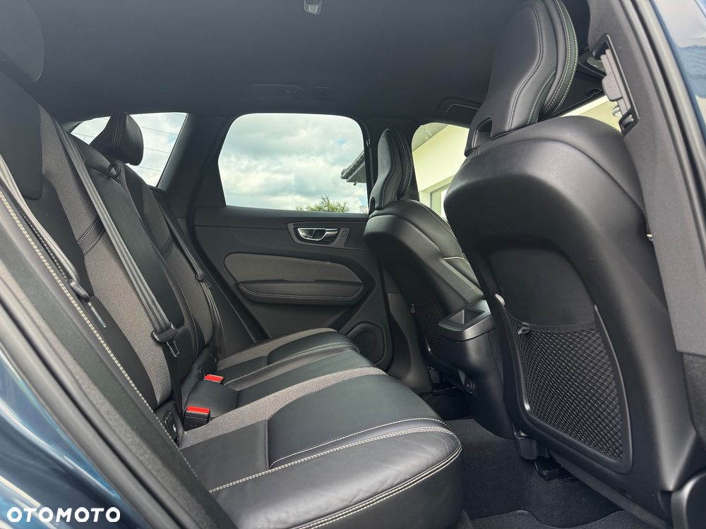 Volvo XC 60 B4 D AWD Plus Dark - 11